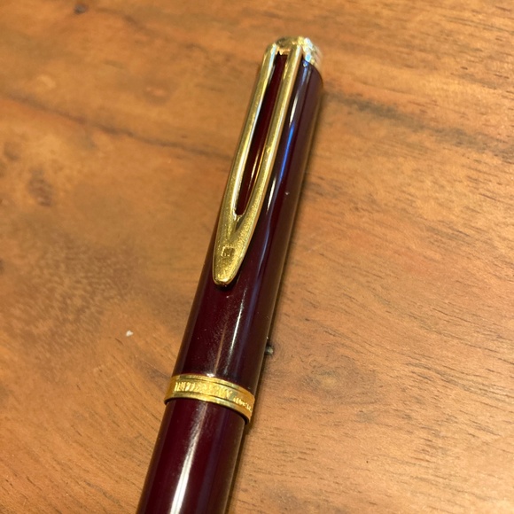 Waterman Ideal 18K Burgundy Fountain Pen - Picture 3 of 5